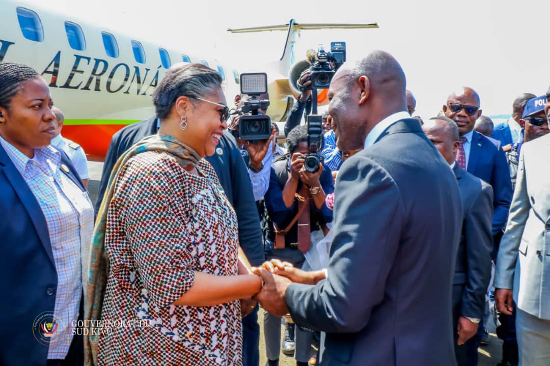 Sud-Kivu: Le Gouverneur Jean Jacques Purusi Sadiki accueille le tout premier voyage officiel de la Première Ministre Judith Suminwa à l’occasion de la fermeture des bureaux de la MONUSCO.