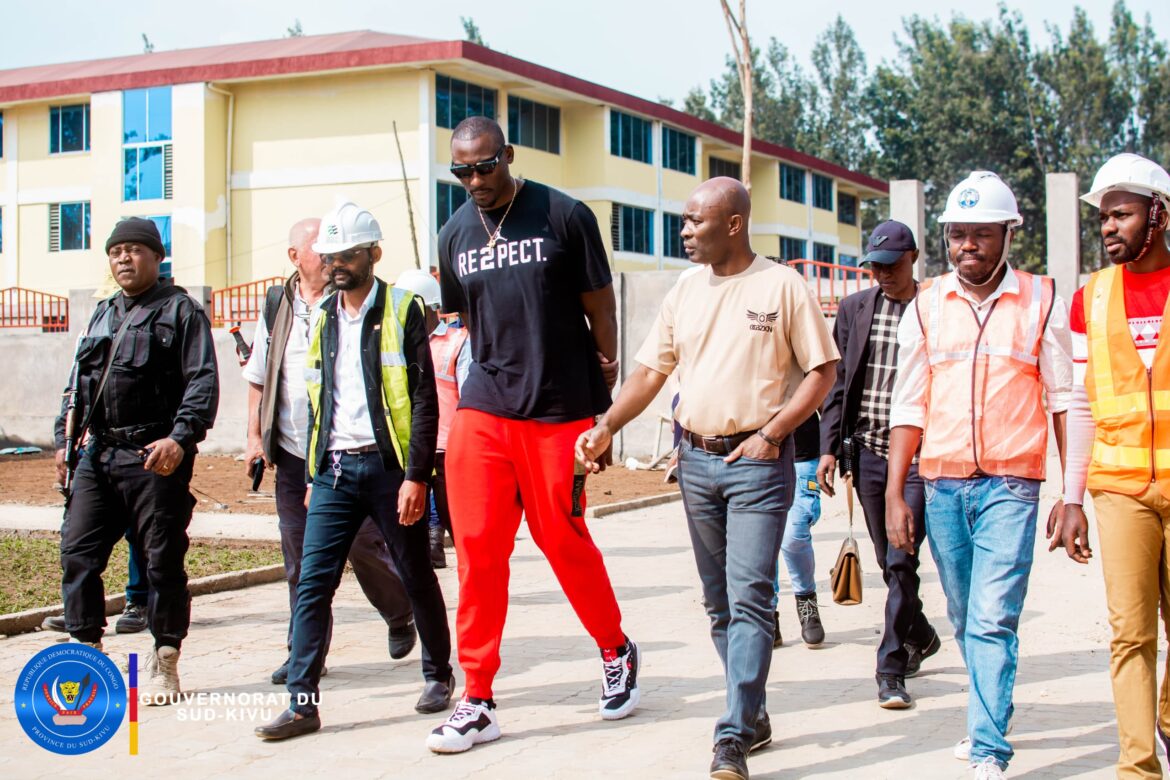 Sud-Kivu: Le Gouverneur Jean Jacques Purusi Sadiki a fait visiter l’international basketteur Bismarck Biyombo le projet “cité de la science” à Nyakadaka/Kabare