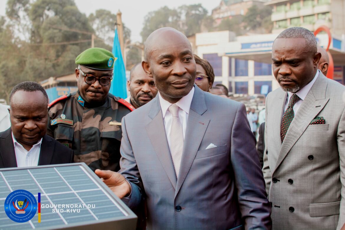 Sud-Kivu: Le Gouverneur Jean Jacques Purusi Sadiki a inauguré le projet d’éclairage public des villes du Sud-Kivu, une promesse du Chef de l’Etat Félix Tshisekedi