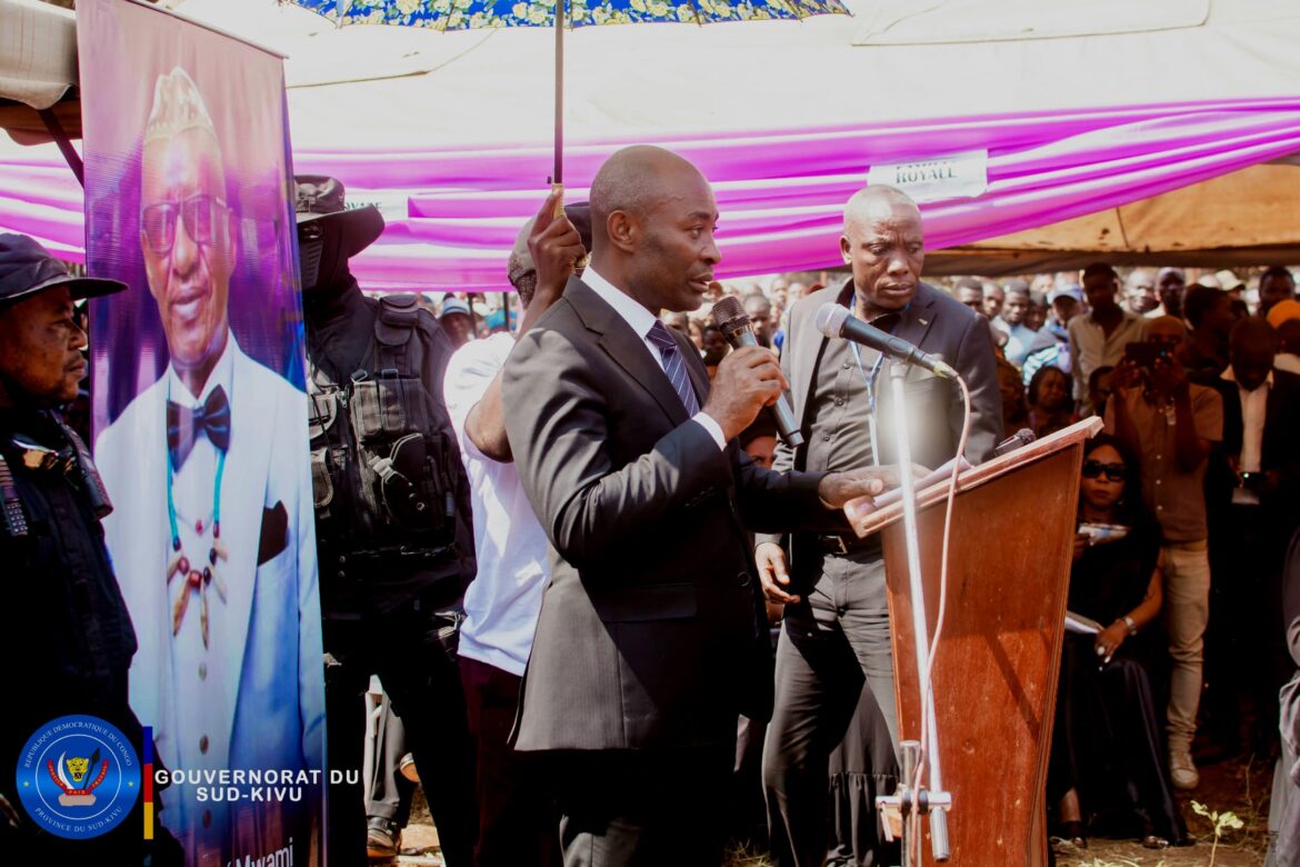 Le Gouverneur Jean Jacques Purusi Sadiki a présenté ses hommages au Mwami Désiré Kabare Rugemanizi II.