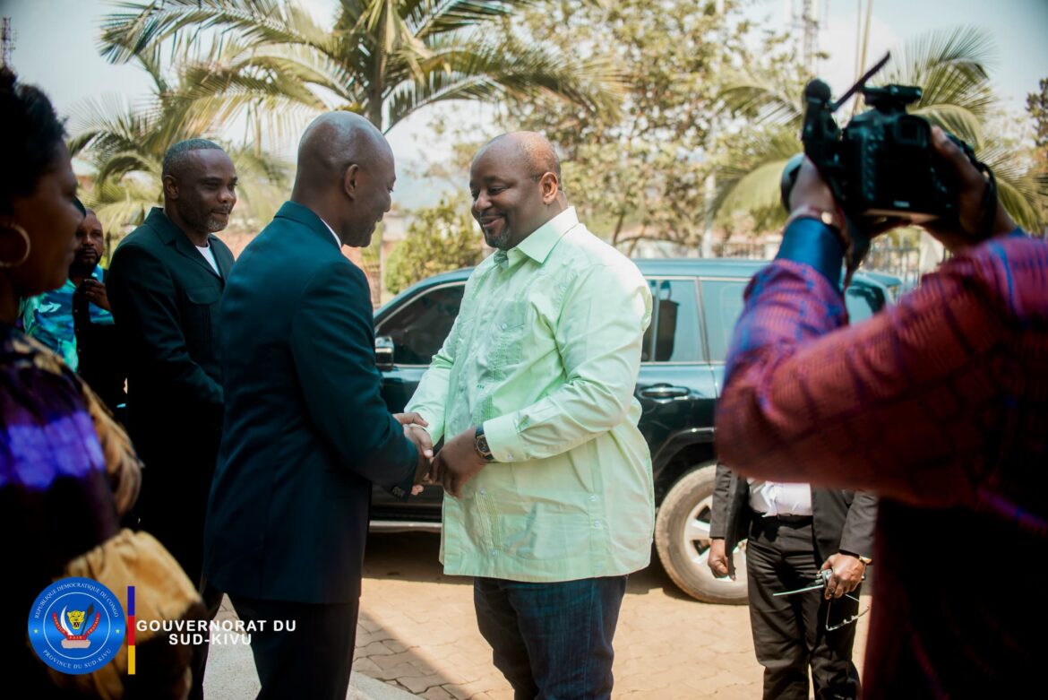 Le Ministre d’Etat, Ministre du budget Aimé Boji Sangara accompagne le Gouverneur Jean-Jacques Purusi dans la bonne gouvernance.